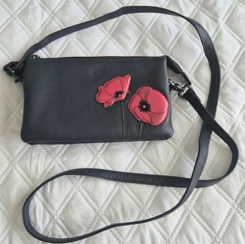 Yoshi navy poppies leather - yoshi,